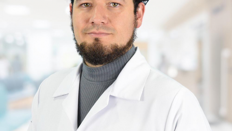 Dr. Andrés Armas